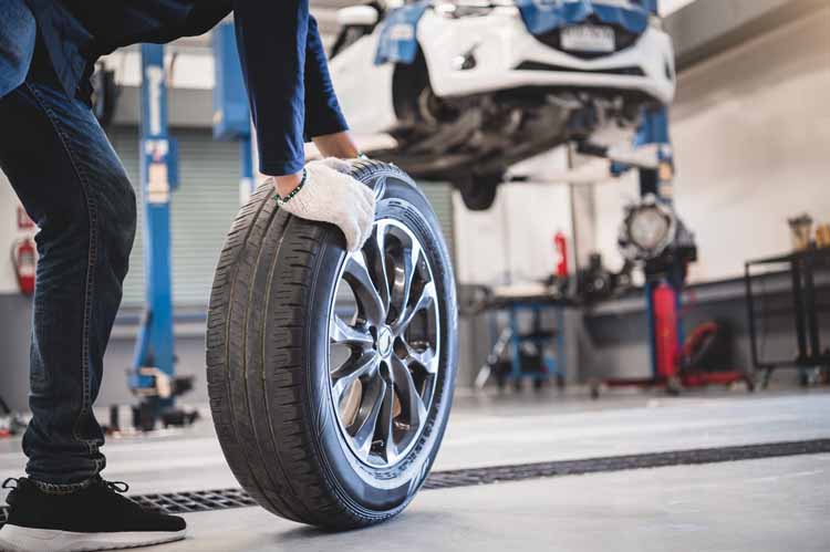 Comment savoir quand il est temps de changer les pneus de sa voiture ? Guadeloupe